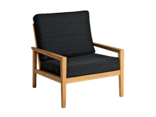 Loungstol i træ til haven med kraftige hynder. 